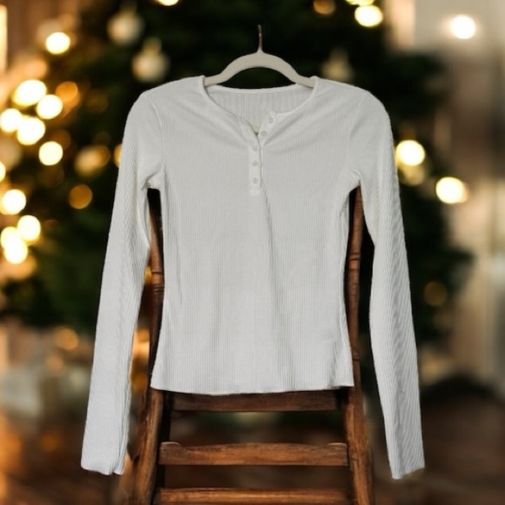 Long Sleeve Ribbed Henley by Dasy